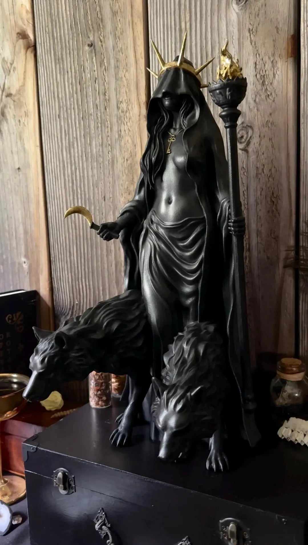 🌙🖤Hecate Niktipolos Resin Statue – Gothic Goddess Figurine for Altar, Bookshelf & Mythology Decor